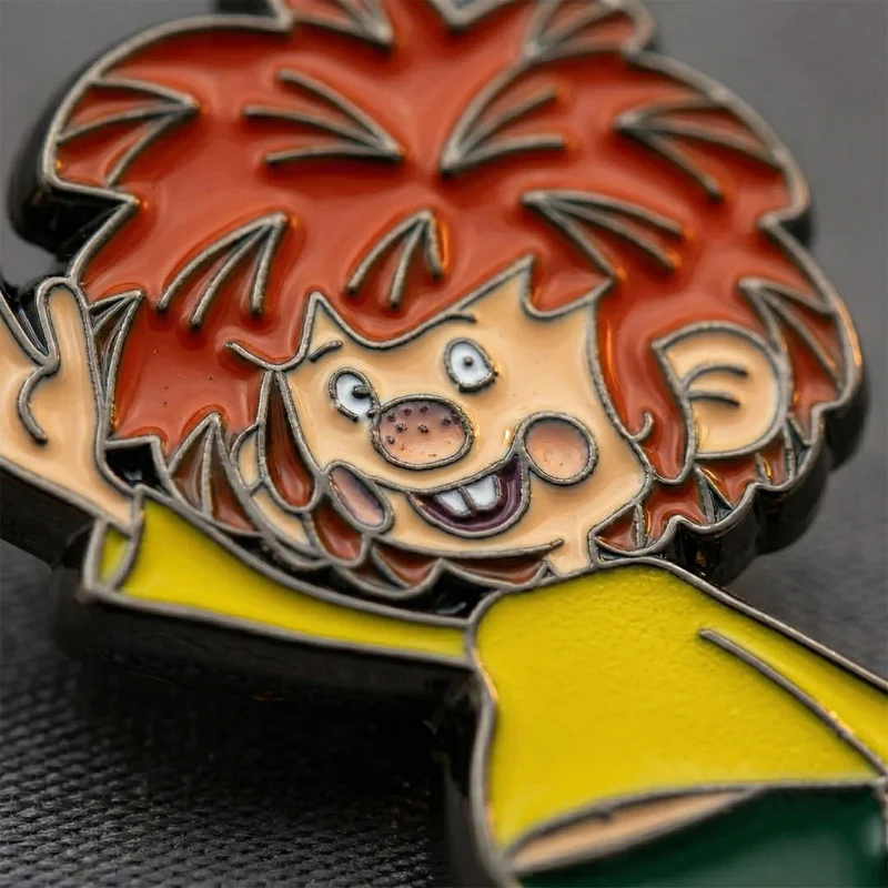 ®Pumuckl Pin "Servus"