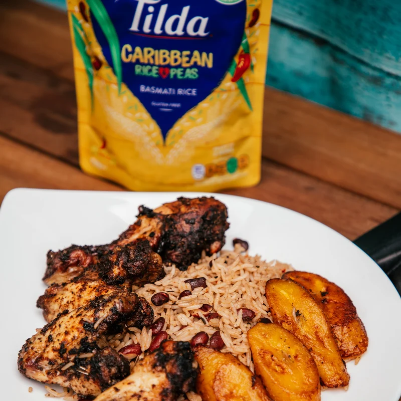 Jerk Chicken & Rice and Peas Bundle + gratis Drinks