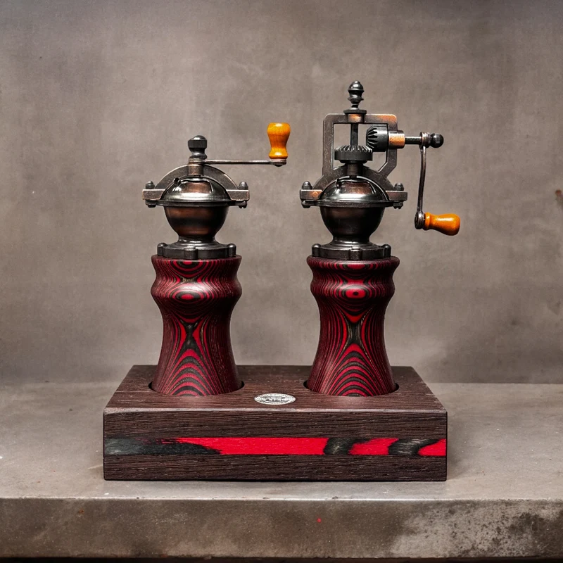 Salz- & Pfeffermühlen-Set mit SaRaiFo Camo Maser – Swissmade Design trifft Nachhaltigkeit
