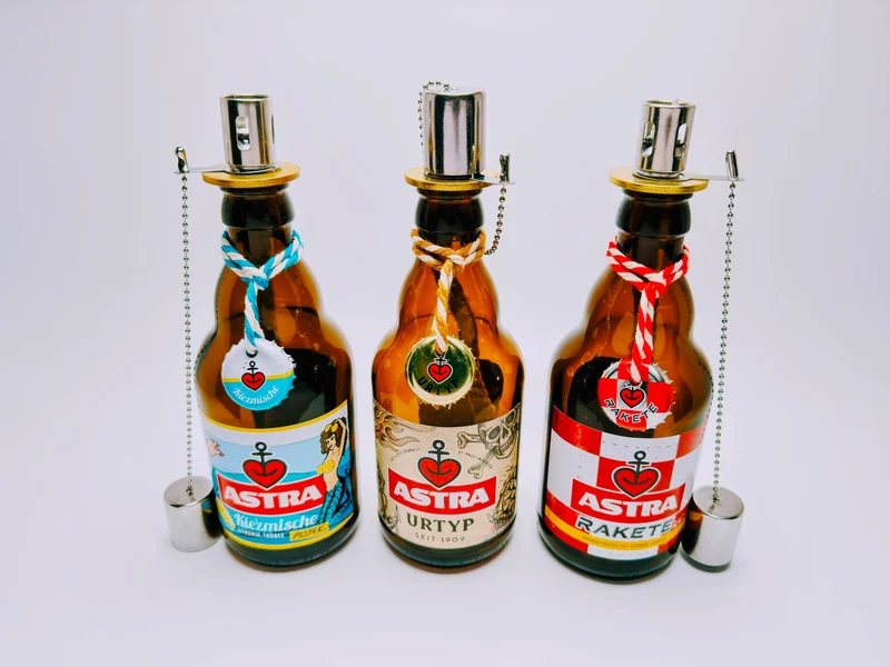 Astra-Öllampe ”Hamburger Nachtlicht” aus Astra Bier-Flaschen | Handgemachte Upcycling Gartenfackel | Geschenk für Hamburg & St. Pauli Fans