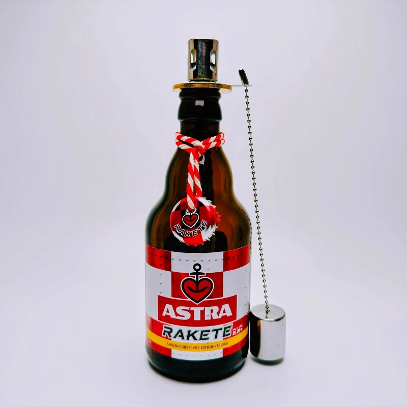 Astra-Öllampe ”Hamburger Nachtlicht” aus Astra Bier-Flaschen | Handgemachte Upcycling Gartenfackel | Geschenk für Hamburg & St. Pauli Fans