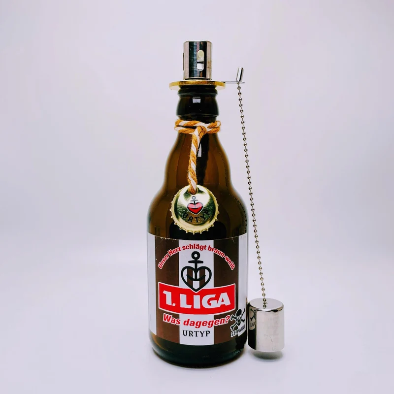 Astra-Öllampe ”Hamburger Nachtlicht” aus Astra Bier-Flaschen | Handgemachte Upcycling Gartenfackel | Geschenk für Hamburg & St. Pauli Fans