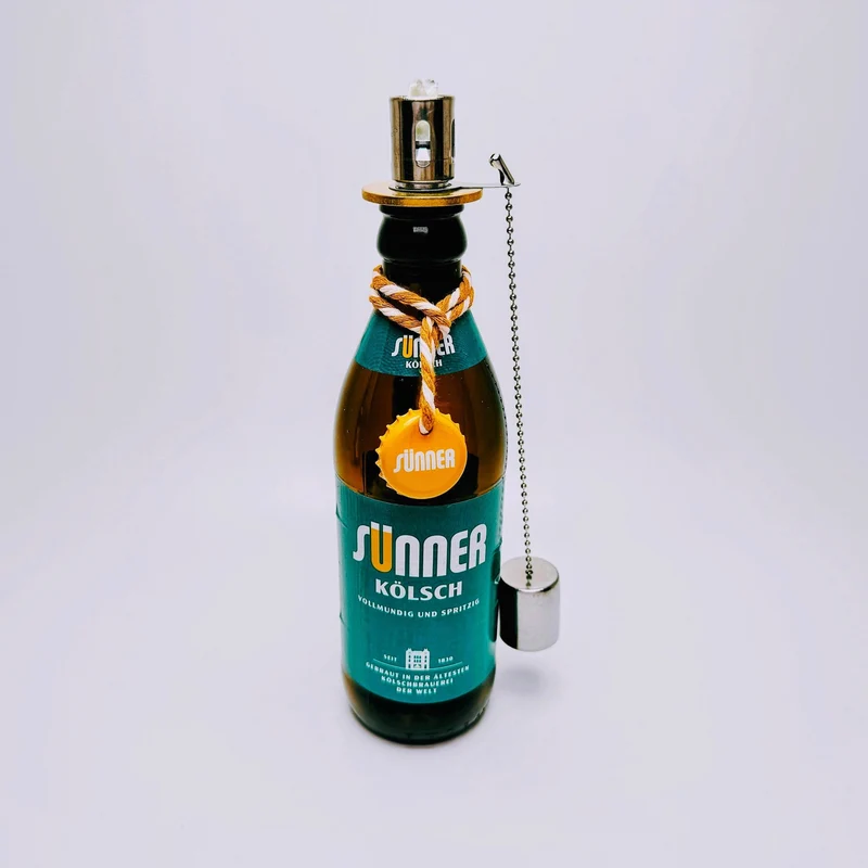 Kölsch Öllampe aus echter Kölschflasche – Handgemachte Upcycling Design Öllampe mit windfestem Flammenlicht – Bier Geschenkidee aus Köln