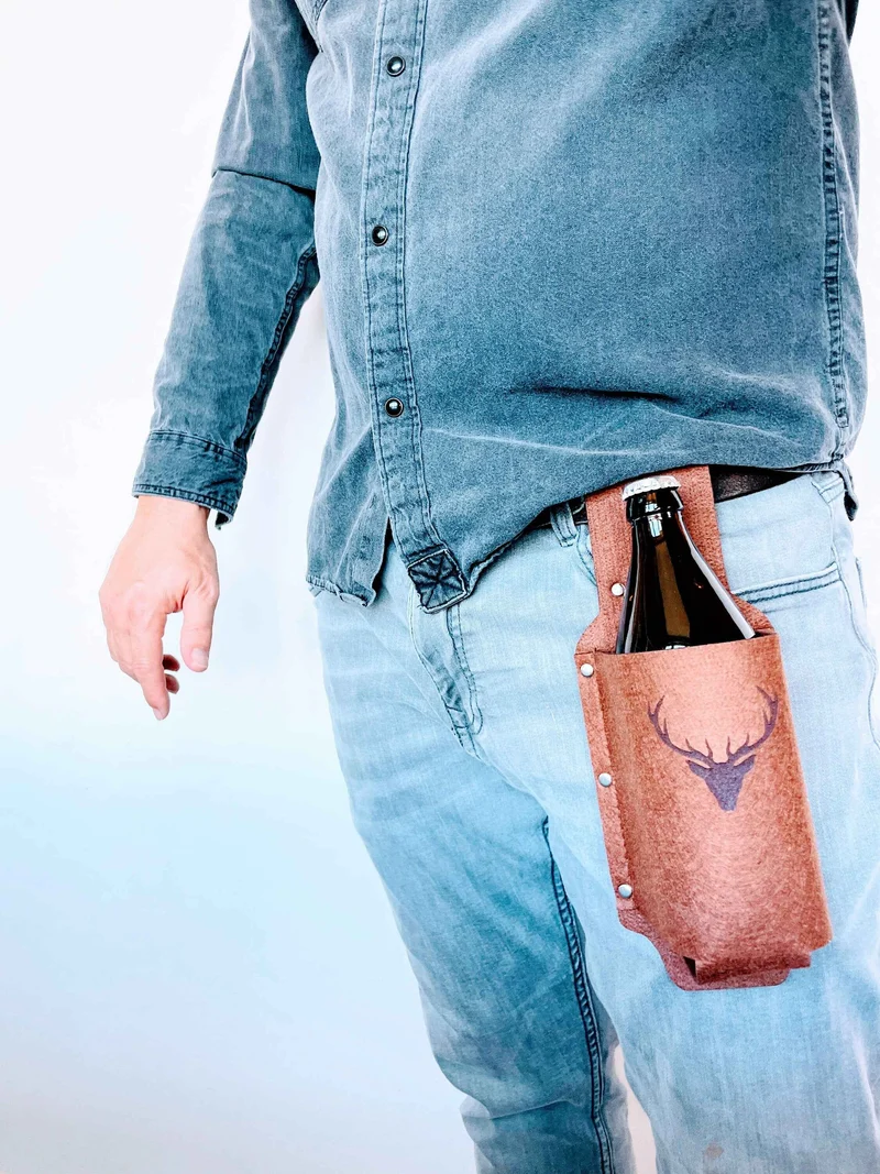 Bierholster Gürtelholster Getränkehalter für Bierflaschen | Einzigartiges Männergeschenk | Echtes Leder oder Filz | Karneval Fasching Kostüm