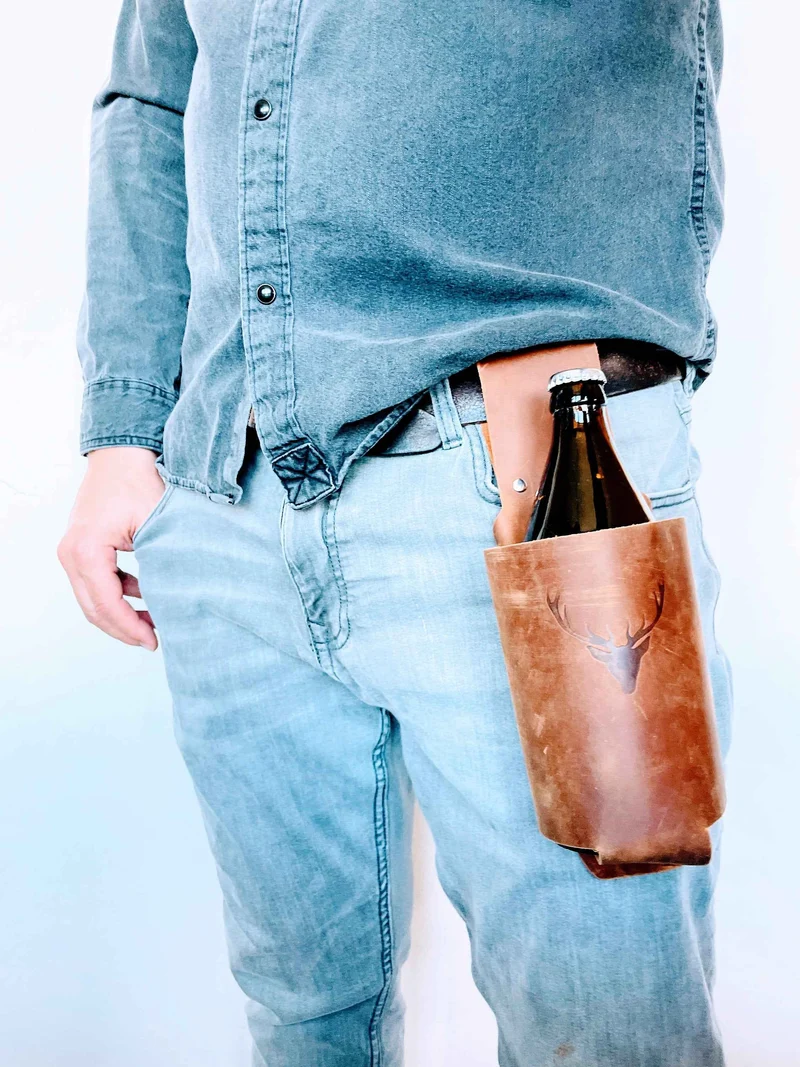 Bierholster Gürtelholster Getränkehalter für Bierflaschen | Einzigartiges Männergeschenk | Echtes Leder oder Filz | Karneval Fasching Kostüm