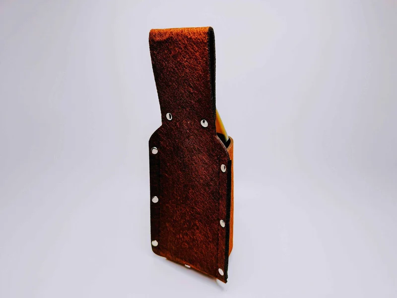 Bierholster Gürtelholster Getränkehalter für Bierflaschen | Einzigartiges Männergeschenk | Echtes Leder oder Filz | Karneval Fasching Kostüm