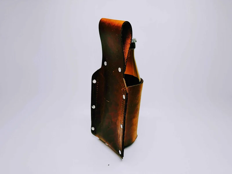 Bierholster Gürtelholster Getränkehalter für Bierflaschen | Einzigartiges Männergeschenk | Echtes Leder oder Filz | Karneval Fasching Kostüm