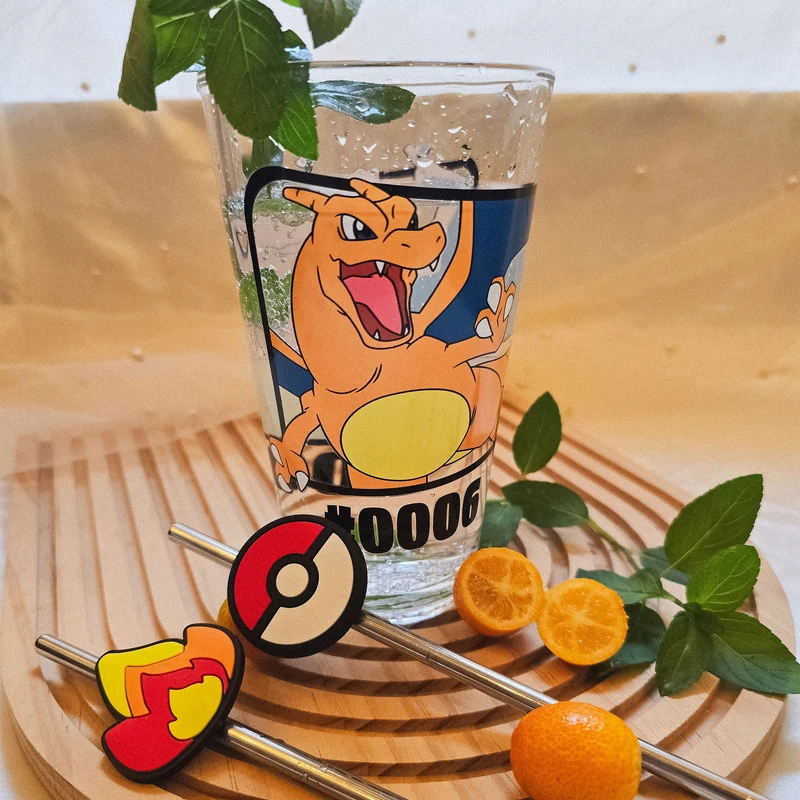Pokémon Glas Tumbler mit Trinkhalmen Glurak 480 ml