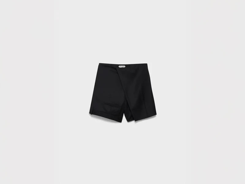 MENS FOLDED SHORTS IN BLACK