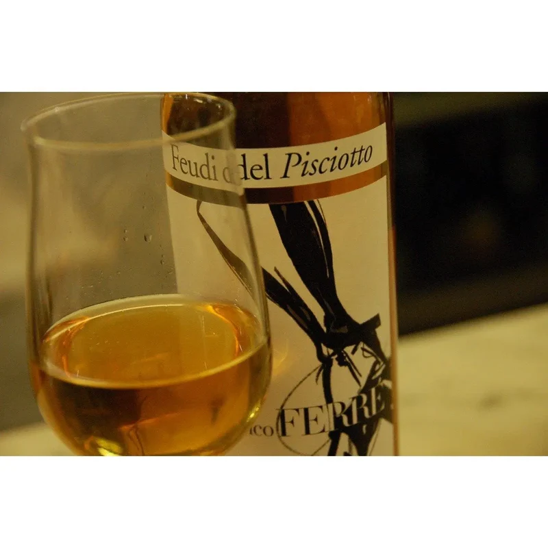 Vino Passito Terre Siciliane IGT, Etichetta Gianfranco Ferrè. Cantina Feudo del Pisciotto, 50 cl