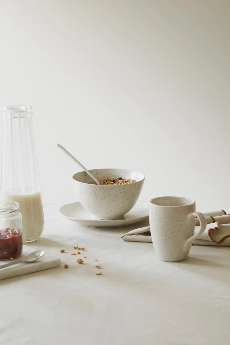 Broste Copenhagen Frühstücksset Nordic Vanilla 6-teilig / 2 Personen - 2 Frühstückteller, 2 Schalen und 2 Tassen