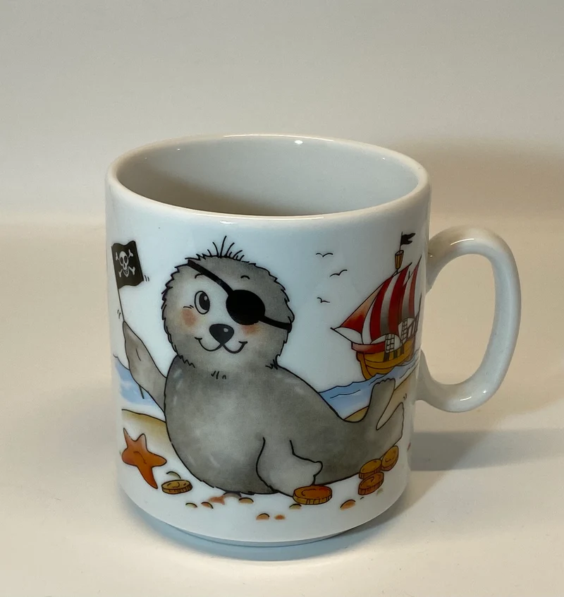 Tasse, Porzellan, Robbe „Pirat“ mit Wunschnamen - Jeder Name ist möglich!