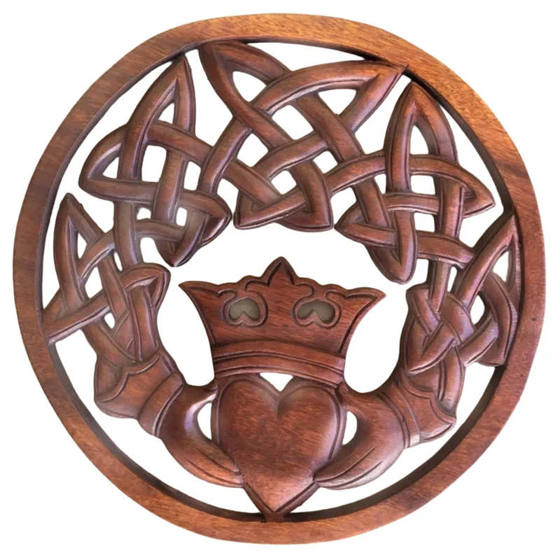 Claddagh in Circle