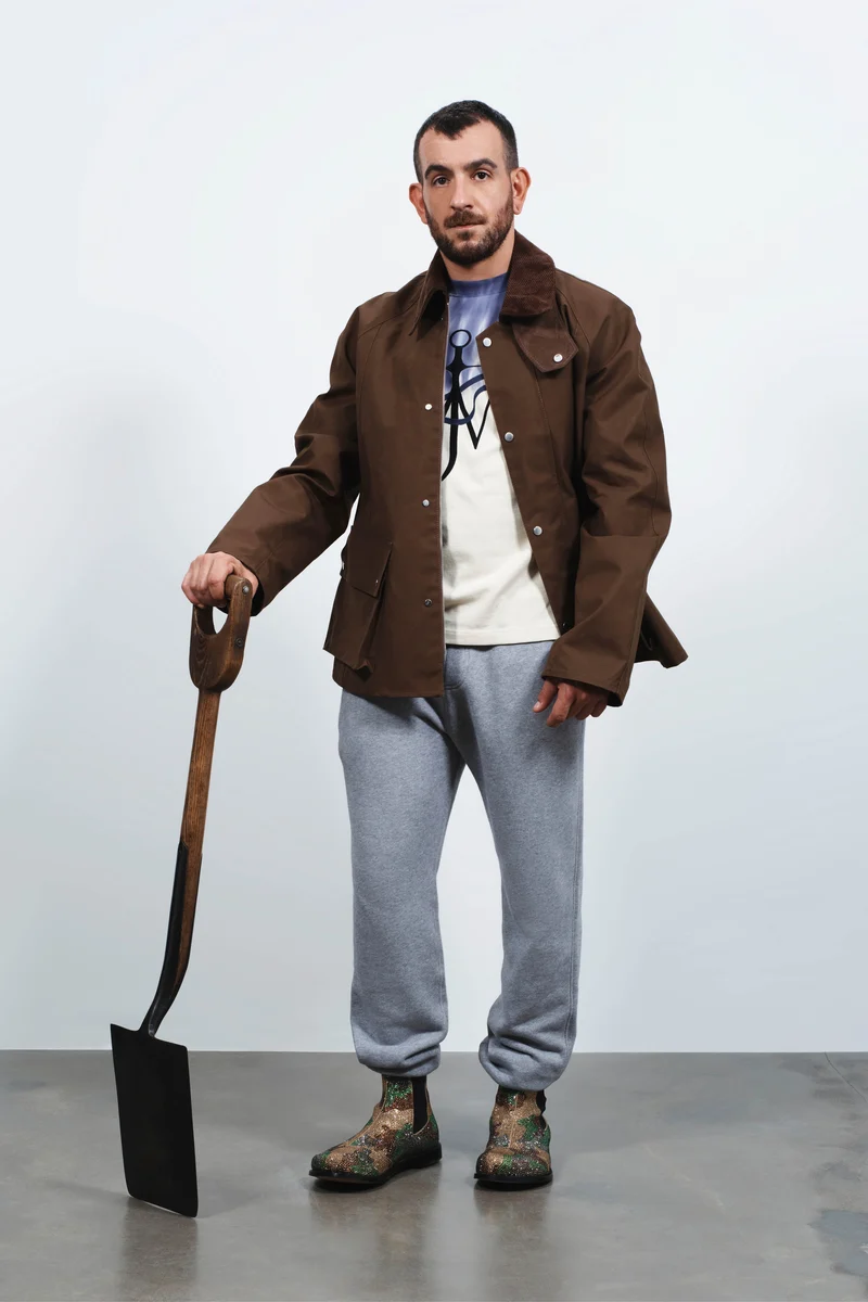 MENS RAGLAN SLEEVE OUTDOOR JACKET IN DARK OLIVE