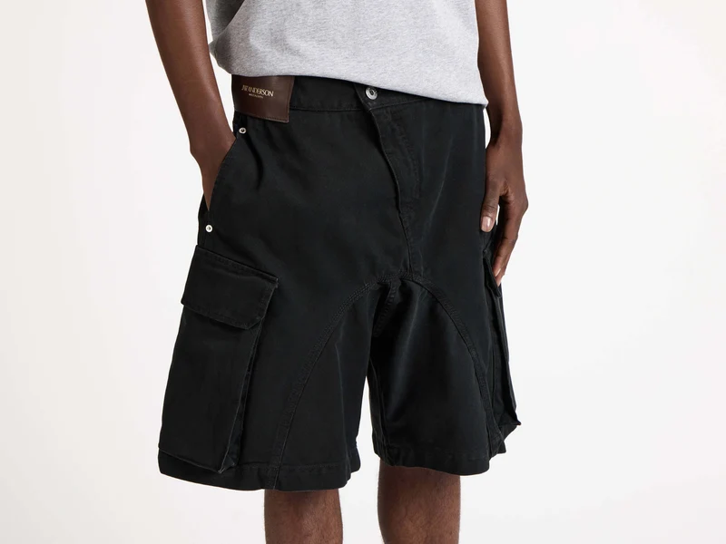 MENS TWISTED PATCH POCKET SHORTS IN BLACK