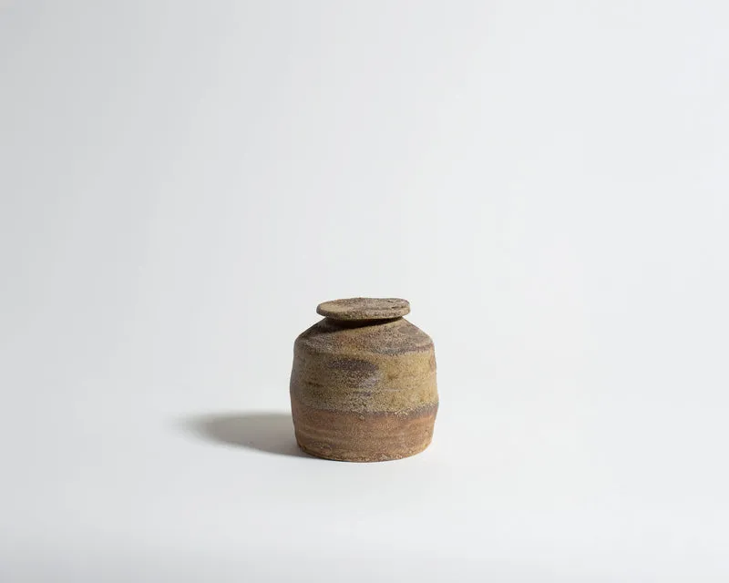 Akiko Hirai Short Wood Fire Effect Tea Caddy in Beige