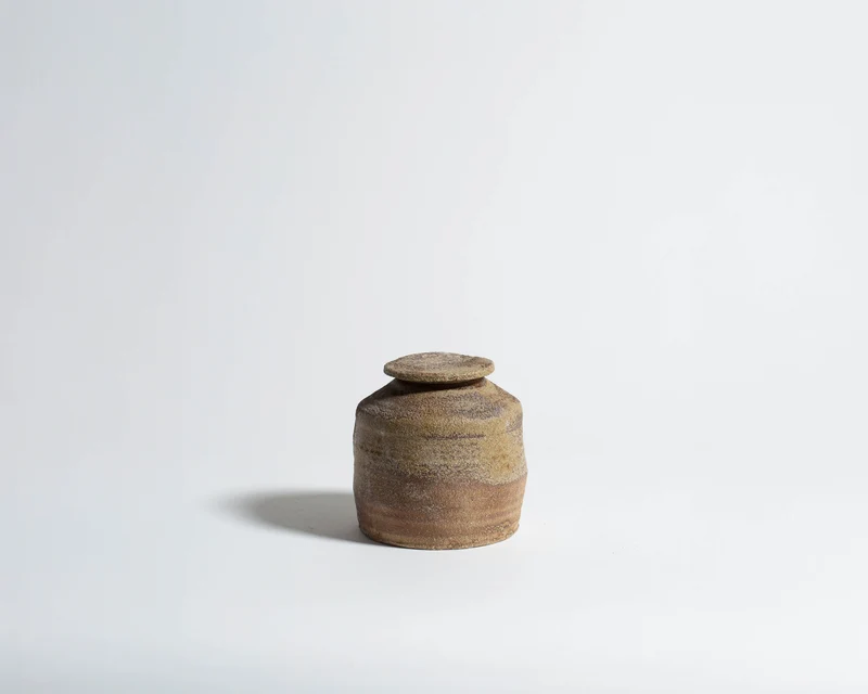 Akiko Hirai Short Wood Fire Effect Tea Caddy in Beige