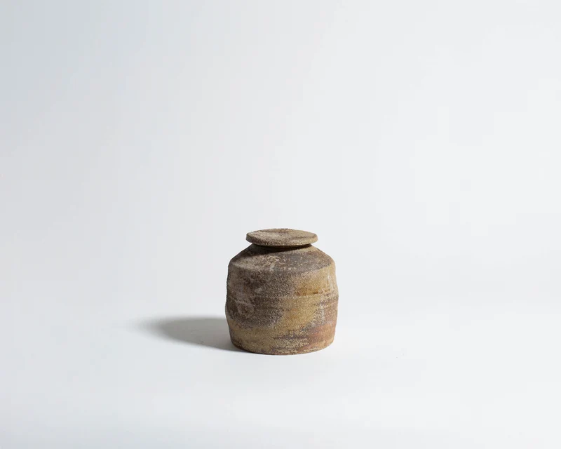 Akiko Hirai Short Wood Fire Effect Tea Caddy in Beige