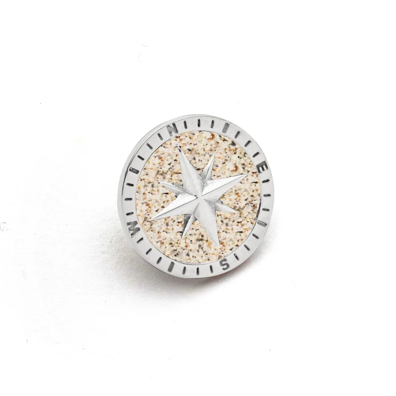 DUR Schmuck: Stickpin, Pin, Anstecknadel, "Kompass", Edelstahl mit Strandsand, F403