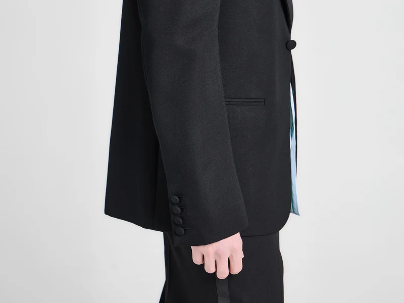 MENS FITTED TUXEDO JACKET IN BLACK
