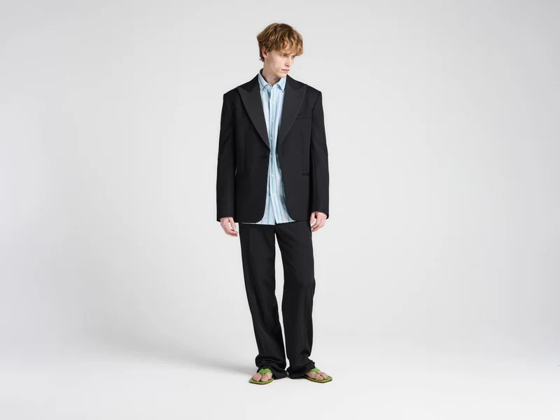 MENS FITTED TUXEDO JACKET IN BLACK