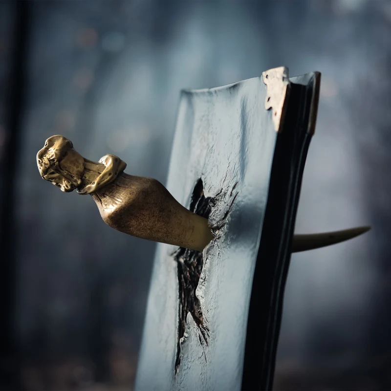 Harry Potter - Riddle Tagebuch Statue mit Basiliskenzahn