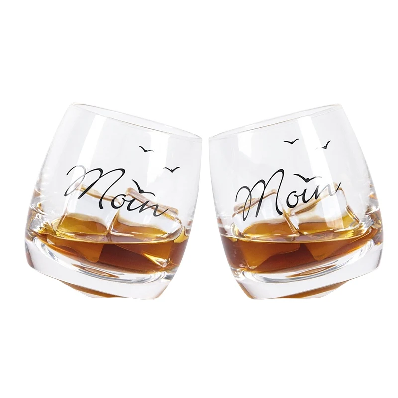 Wobbling Glas „Moin“ - 2er Set Das Glas wackelt, kippt aber nicht um.