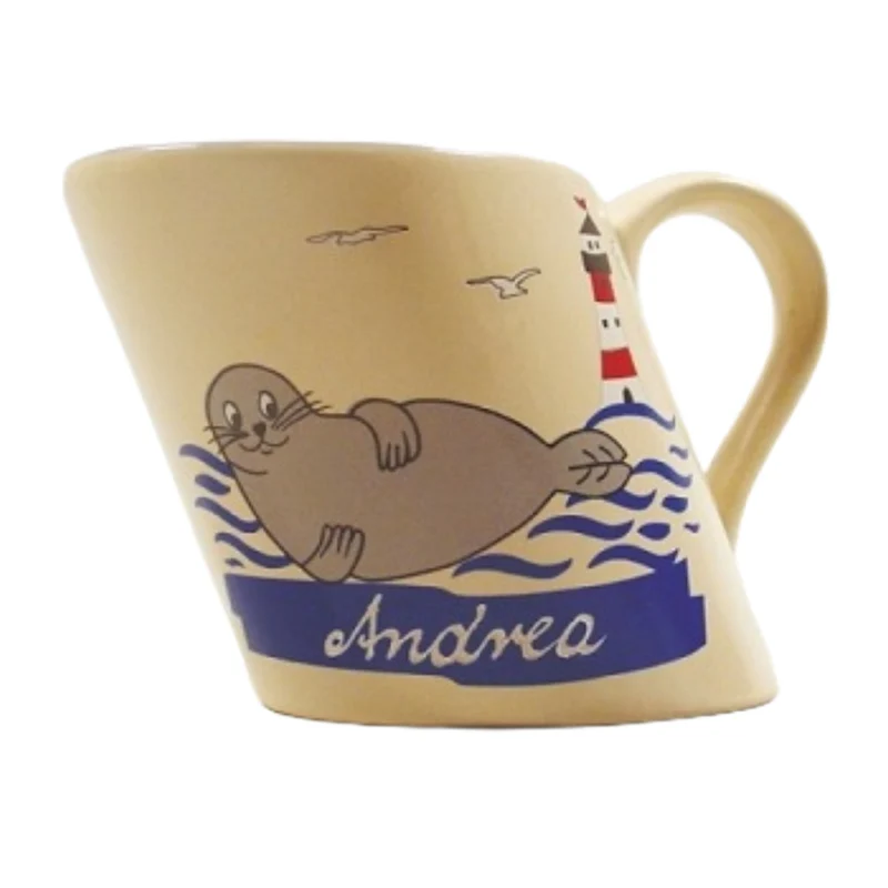 Schiefe Tasse, Keramik, „Robbe“ mit Wunschnamen - Jeder Name ist möglich!