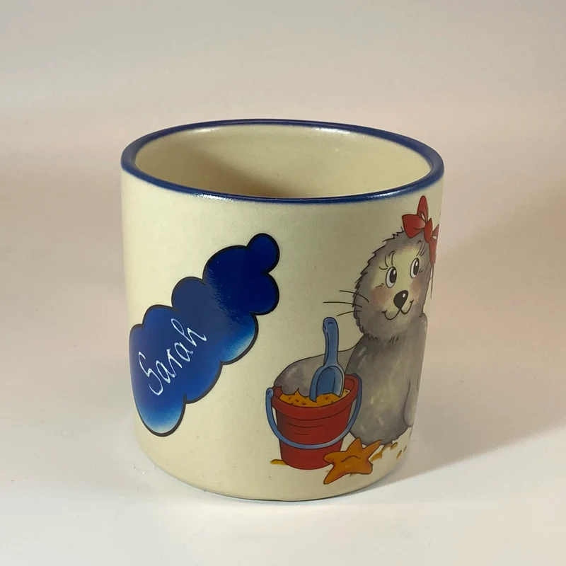 Tasse, Keramik, Robbe „Mädchen“ mit Wunschnamen - Jeder Name ist möglich!