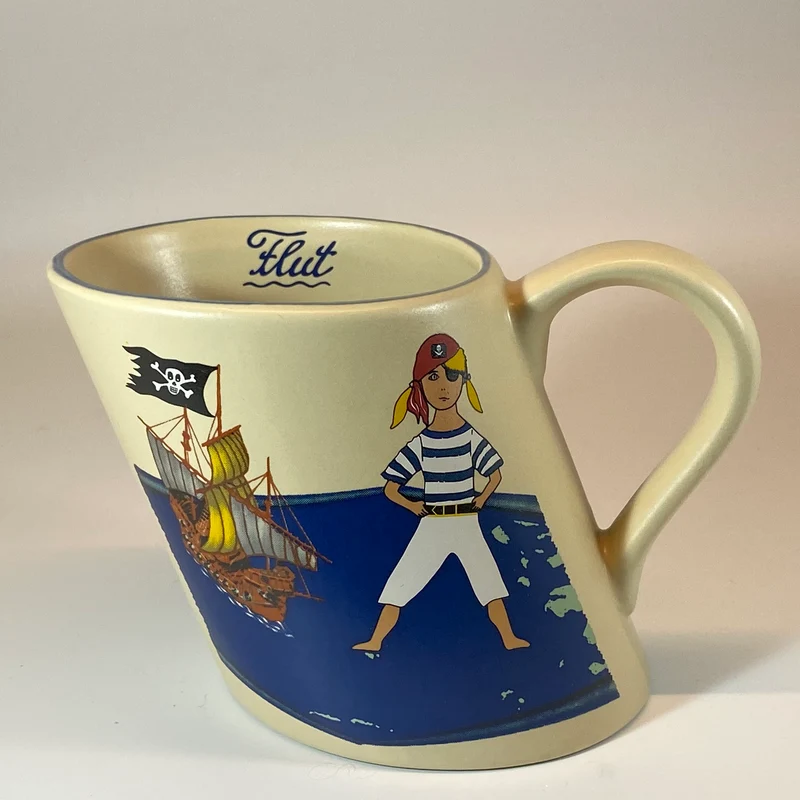 Schiefe Tasse, Keramik, „Piraten - Mädchen“ mit Wunschnamen - Jeder Name ist möglich!