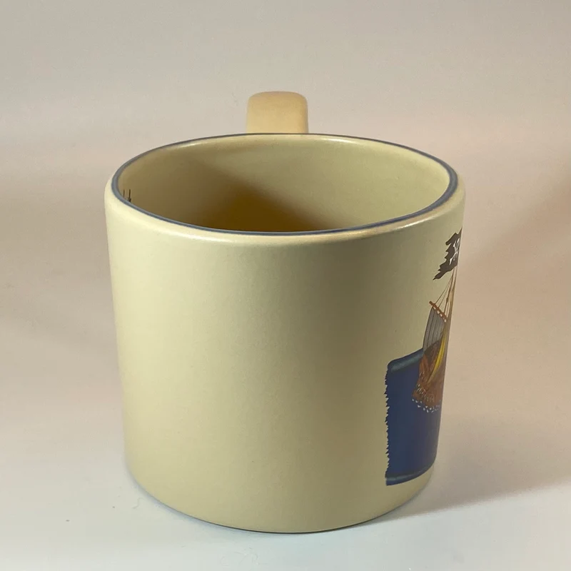 Schiefe Tasse, Keramik, „Piraten - Mädchen“ mit Wunschnamen - Jeder Name ist möglich!