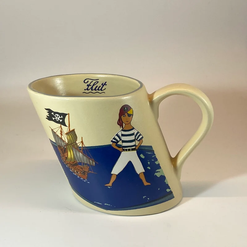 Schiefe Tasse, Keramik, „Pirat Junge“ mit Wunschnamen - Jeder Name ist möglich!