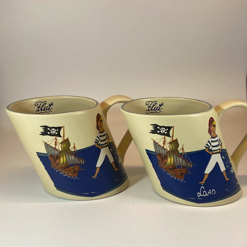 Schiefe Tasse, Keramik, „Pirat Junge“ mit Wunschnamen - Jeder Name ist möglich!