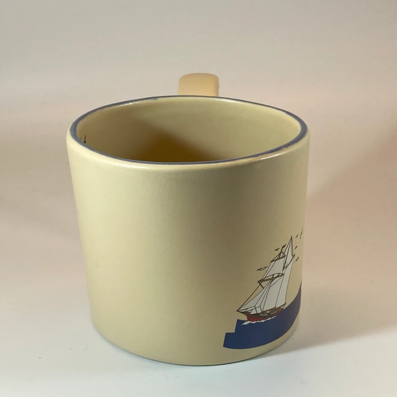 Schiefe Tasse, Keramik, „Leuchtturm“ mit Wunschnamen - Jeder Name ist möglich!
