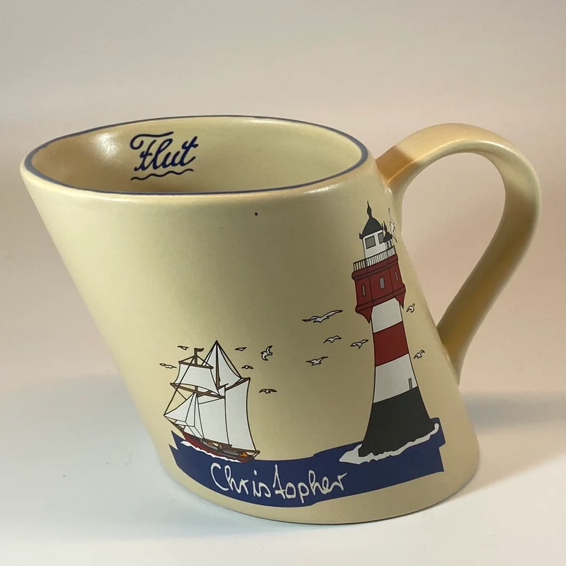 Schiefe Tasse, Keramik, „Leuchtturm“ mit Wunschnamen - Jeder Name ist möglich!