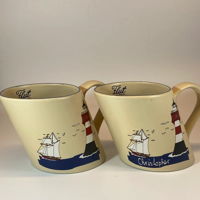 Schiefe Tasse, Keramik, „Leuchtturm“ mit Wunschnamen - Jeder Name ist möglich!