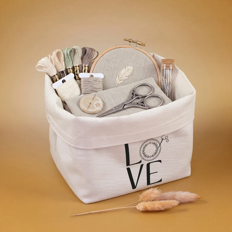 Stoffkorb für Stickzubehör 'LOVE' Motiv als Geschenk | Stickkorb aus Baumwolle für Garn & Handarbeit