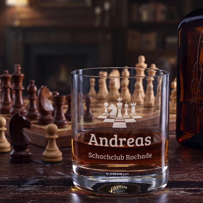 Whisky Glas für Schachspieler personalisiert mit Gravur | Whiskeyglas mit Schachfiguren Motiv