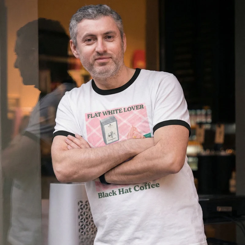 Flat White Lover Ringer T-Shirt für Herren
