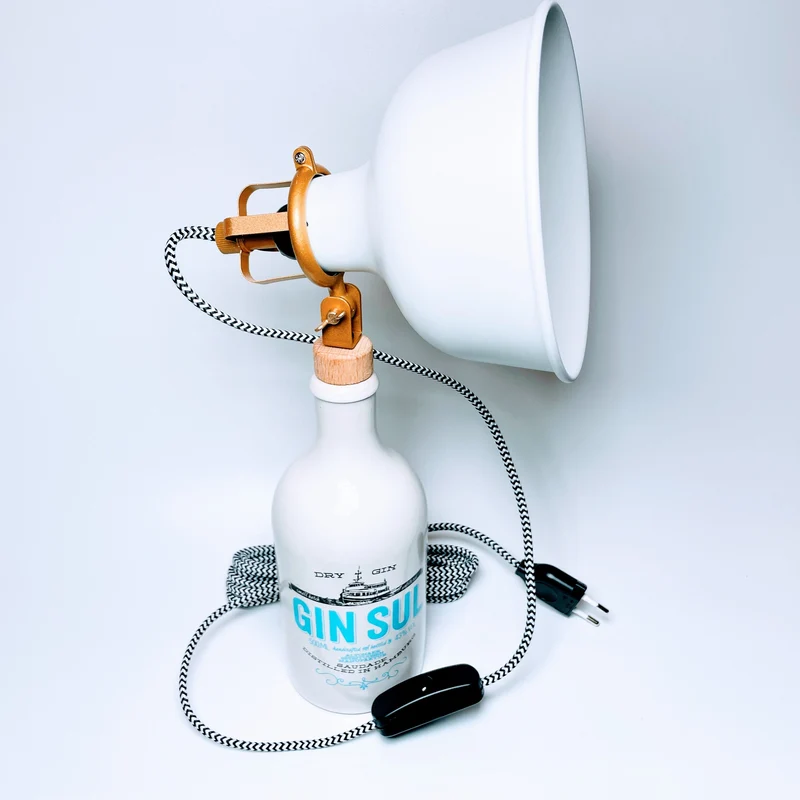 Gin Sul Vintage-Lampe | Handgemachte Upcycling Tischlampe aus Gin Sul | Einzigartige Geschenkidee | Retro Deko-Licht | Upcycling Leuchte