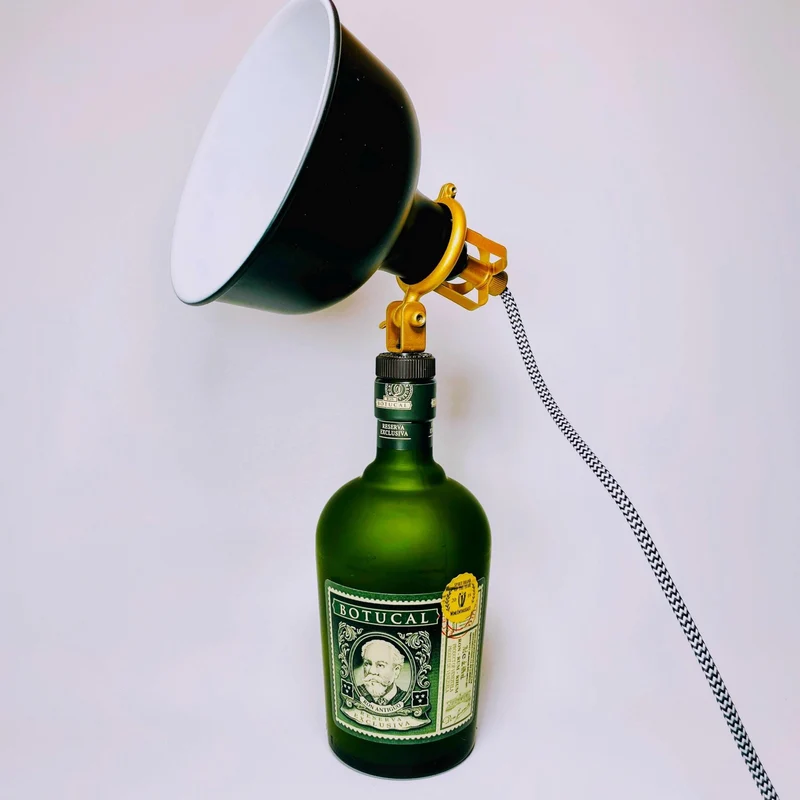 Botucal Rum Lampe | Handgemachte Upcycling Tischlampe aus Botucal Rum Flasche | Einzigartige Geschenkidee | Deko