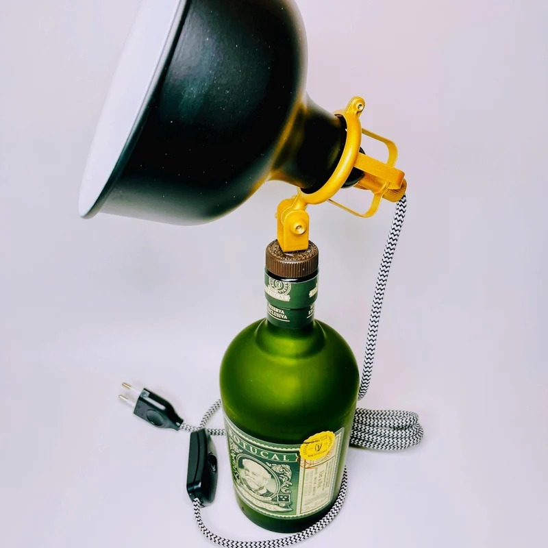 Botucal Rum Lampe | Handgemachte Upcycling Tischlampe aus Botucal Rum Flasche | Einzigartige Geschenkidee | Deko