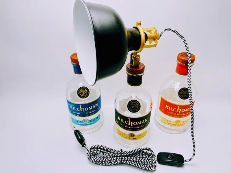 Whisky Tischlampe aus echter Whiskyflasche – Handgemachte Upcycling Design Lampe mit warmem Licht – Geschenkidee für Whisky Liebhaber