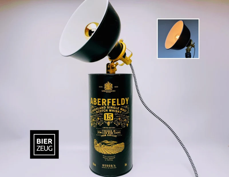 Whisky Tischlampe aus echten Tubes – Handgemachte Upcycling Design Lampe mit warmem Licht – Geschenkidee für Whisky Liebhaber