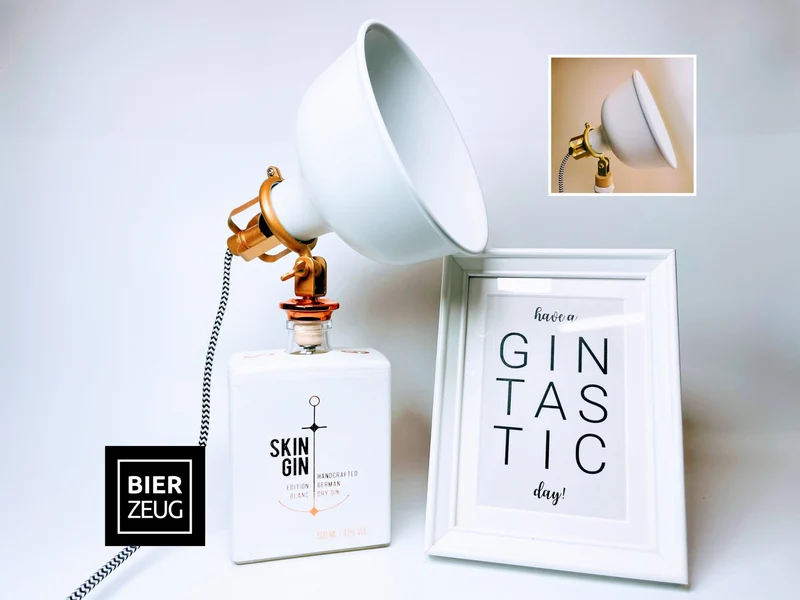 Skin Gin Vintage-Lampe | Handgemachte Tischlampe aus Skin Gin Flaschen | Einzigartige Geschenkidee | Retro Deko-Licht | Upcycling Leuchte