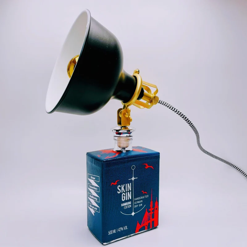 Skin Gin Vintage-Lampe | Handgemachte Tischlampe aus Skin Gin Flaschen | Einzigartige Geschenkidee | Retro Deko-Licht | Upcycling Leuchte