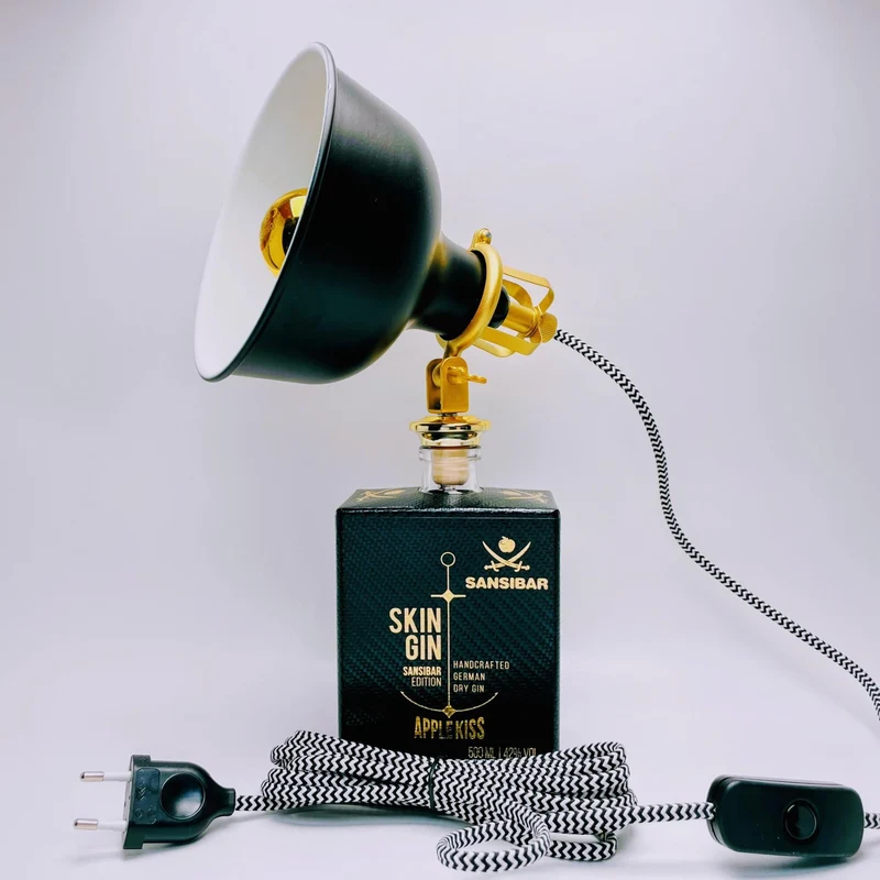 Skin Gin Vintage-Lampe | Handgemachte Tischlampe aus Skin Gin Flaschen | Einzigartige Geschenkidee | Retro Deko-Licht | Upcycling Leuchte