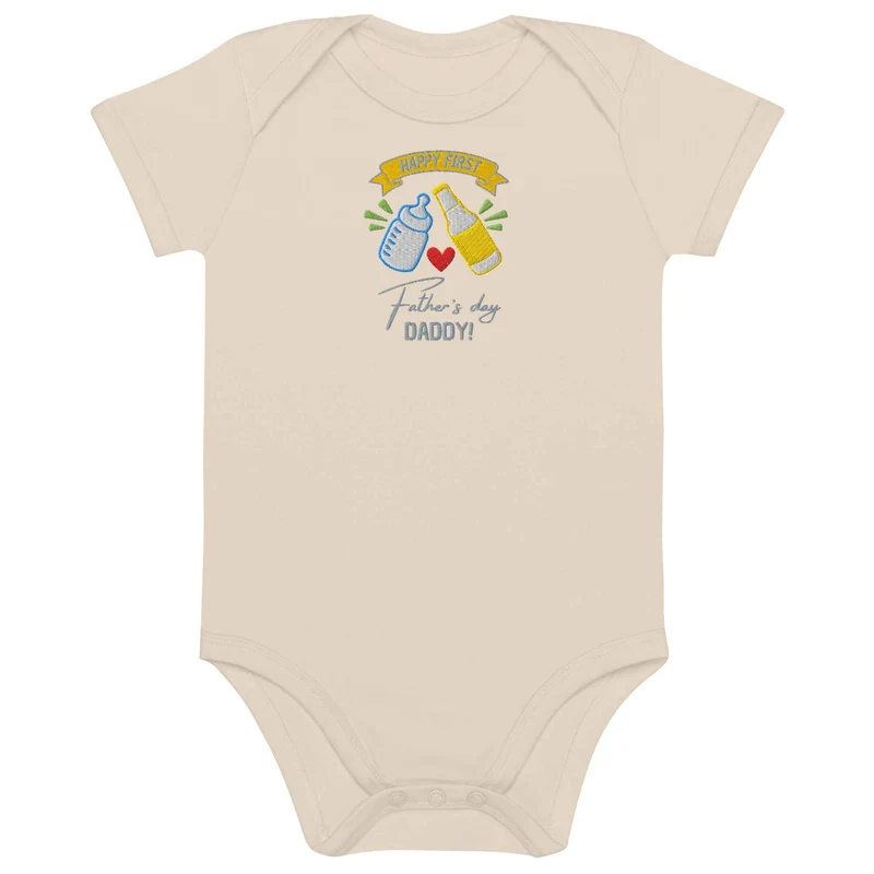 Bio Baby Body zum ersten Vatertag – Stick „Happy First Father’s Day Daddy!“ - Baby Strampler
