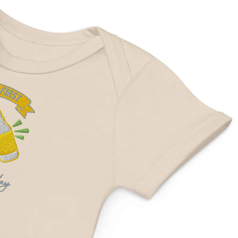 Bio Baby Body zum ersten Vatertag – Stick „Happy First Father’s Day Daddy!“ - Baby Strampler