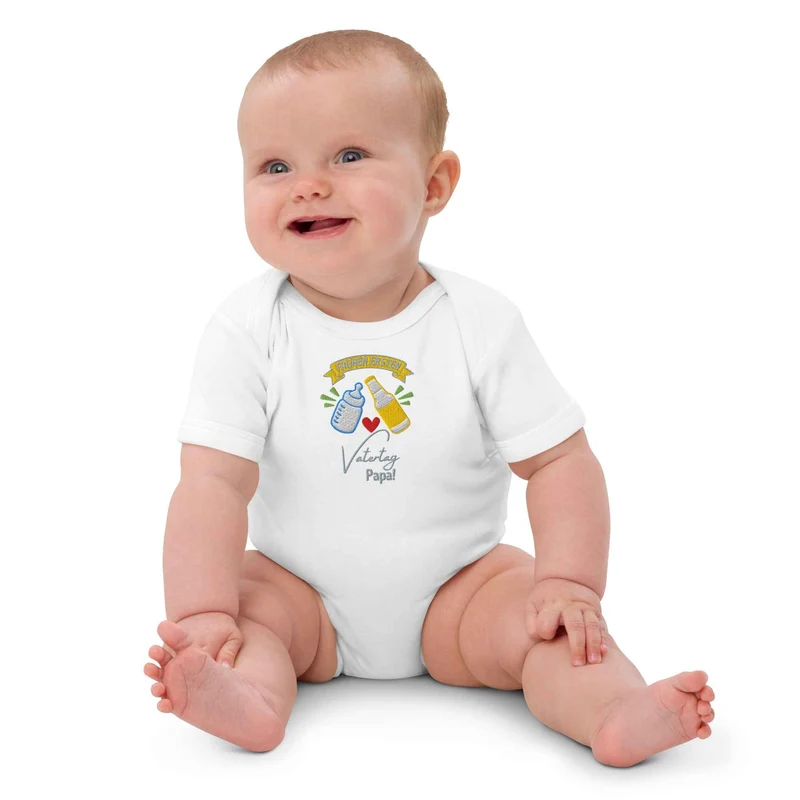 Bio Baby Body zum ersten Vatertag – Stick „Frohen ersten Vatertag Papa!“ - Bestickter Bio Baby-Strampler - Geschenk für Väter & Bier-Fans